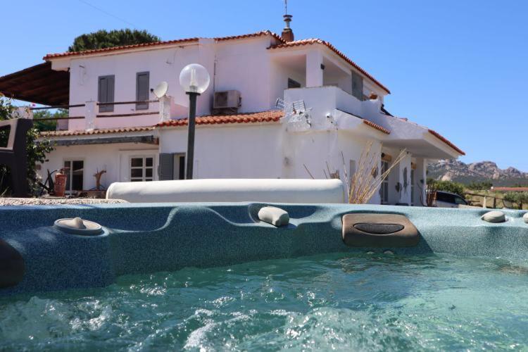 Villa Rosa In Surrau Арцахена Екстериор снимка