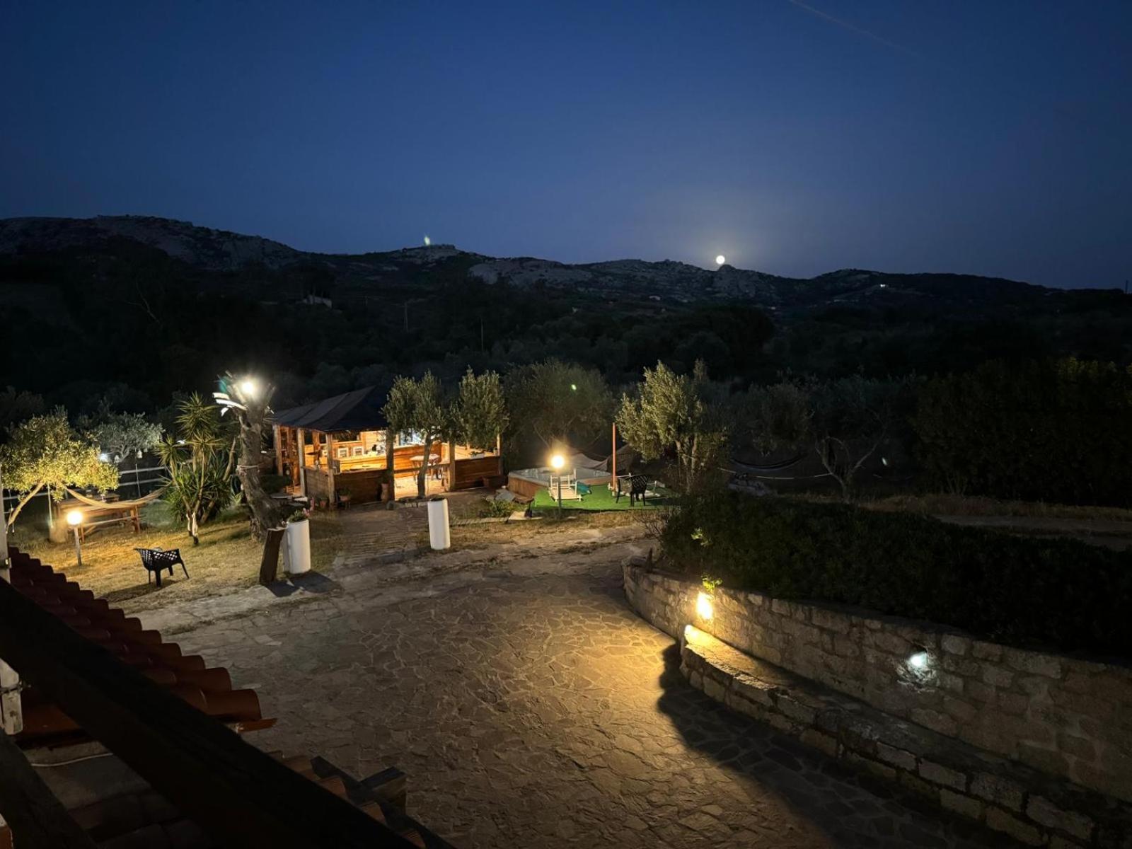 Villa Rosa In Surrau Арцахена Екстериор снимка